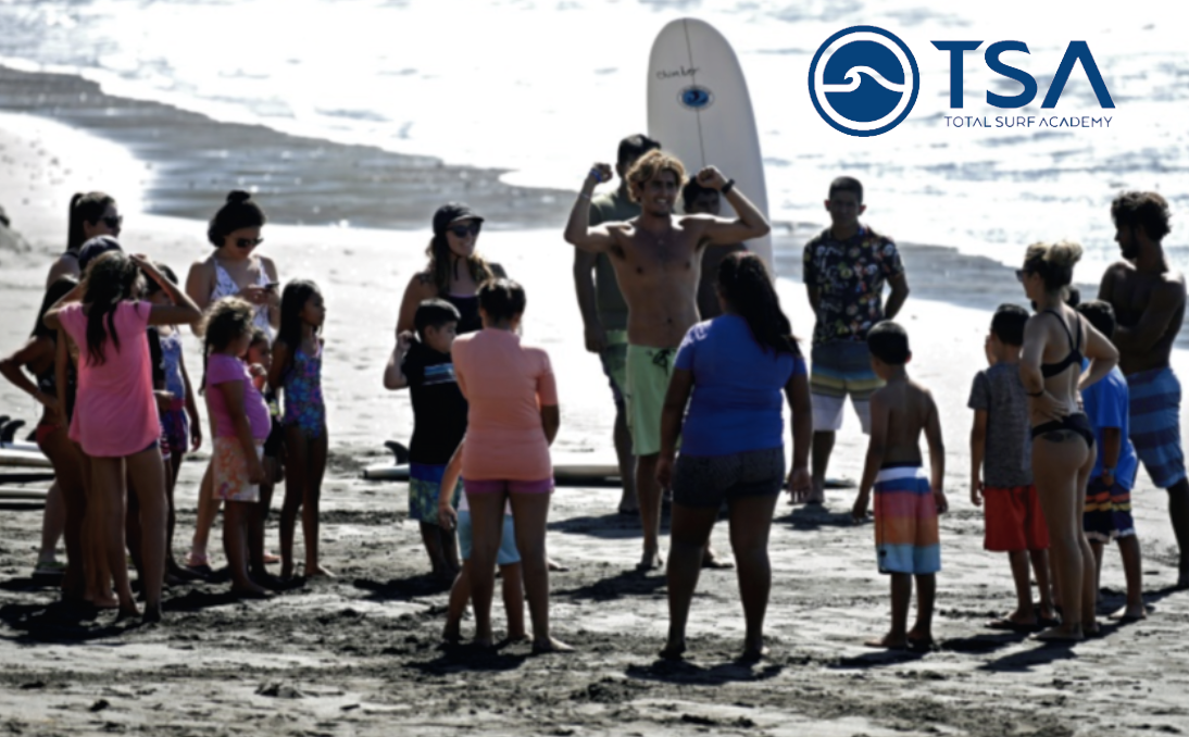 En este momento estás viendo ¿Cómo debe aprender a surfear un niño? Te dejamos tres consejos que lo ayudaran en el camino.